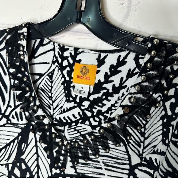 Ruby Rd. small black & white top‎ - Picture 3 of 5
